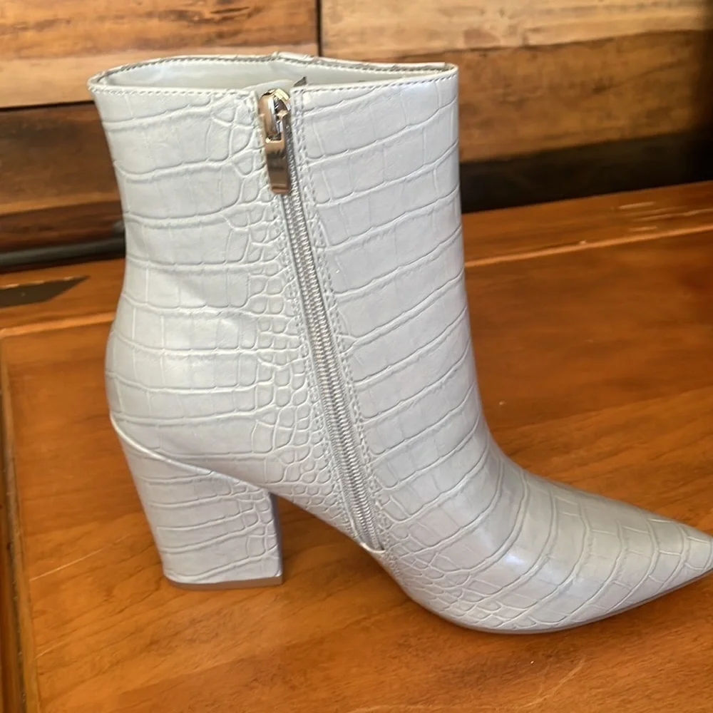 Nine West NWT Booties Size 8